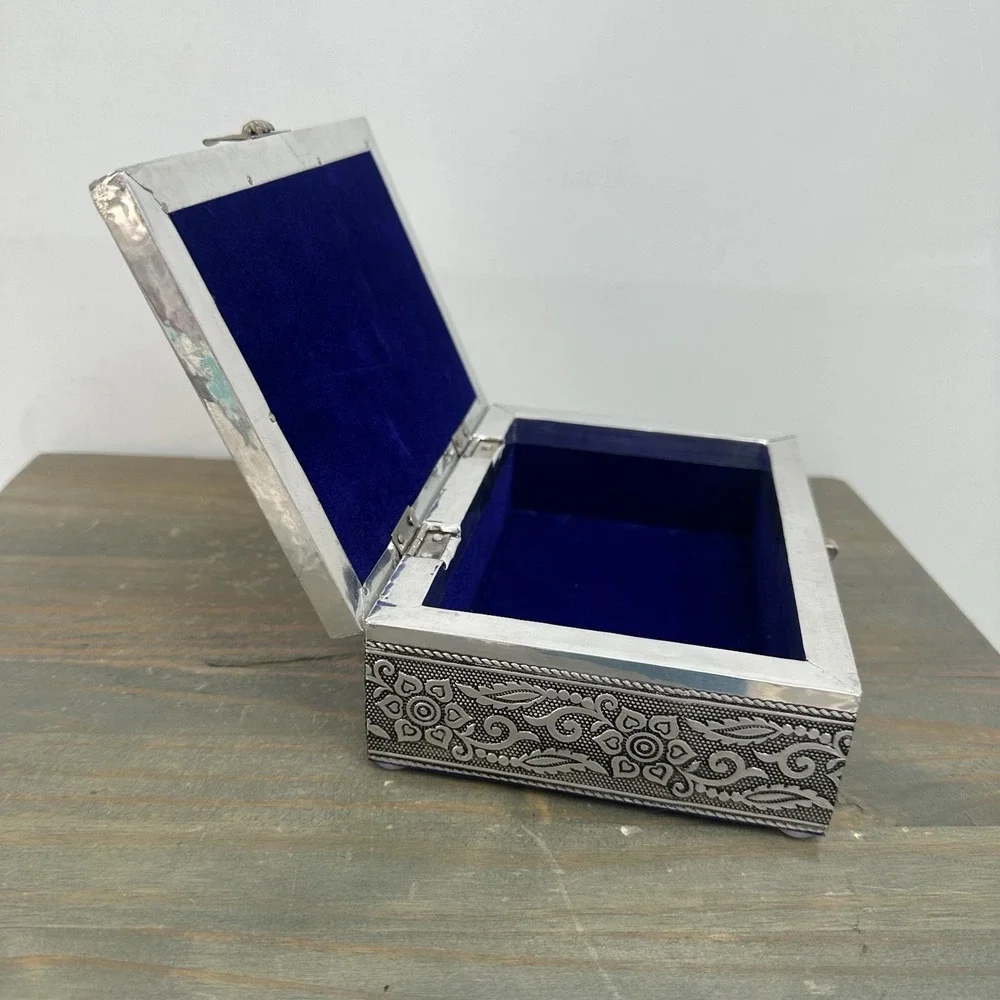Vintage Silver Tone Hand Embossed Metal Jewelry Box Velvet Lined Rose Floral 7